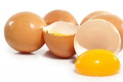 فواید و مضرات تخم مرغ خام برای مردان